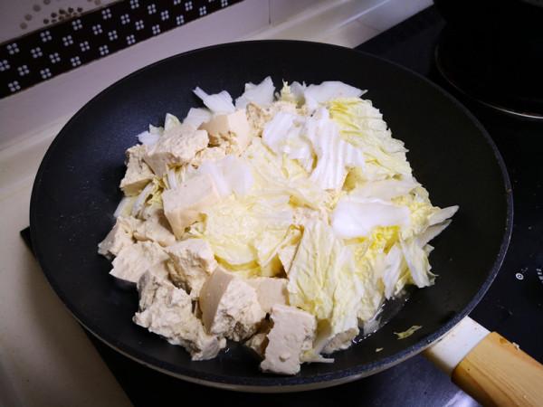 白菜燉豆腐怎麼做才好吃?原來訣竅在這裡,一次燉一鍋,太香了 白菜燉豆腐怎麼做才好吃?原來訣竅在這裡,一次燉一鍋,太香了