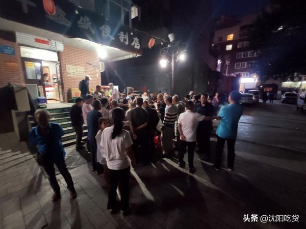 晚上的八卦街才是最有煙火氣的，路邊小店3天吃了2次