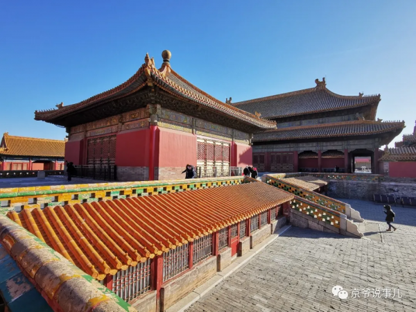 紫禁城裡的這些琉璃磚的印款兒，見證了嘉慶二年發生的一件大事