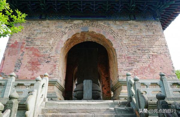 武當山南巖宮最驚心動魄的地方，道通天地，受天地之靈氣