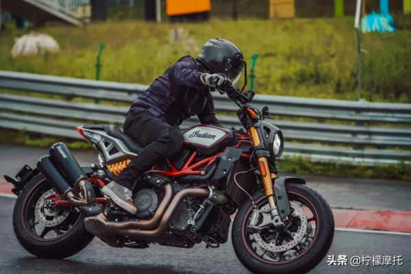 超百匹馬力，給油就能起飛！印第安新車試駕報告