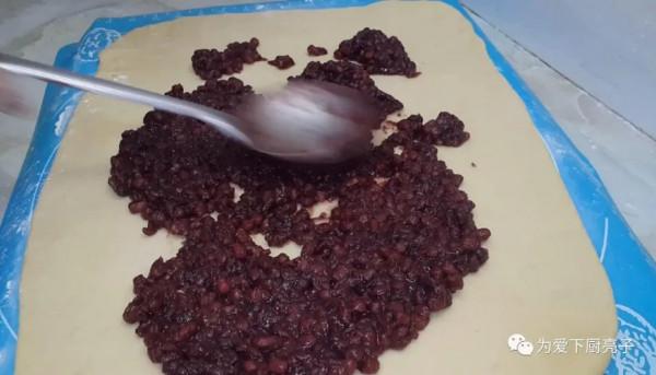 1斤麵粉，半斤紅豆，鍋裡一蒸，鬆軟香甜無新增，吃過就唸念不忘