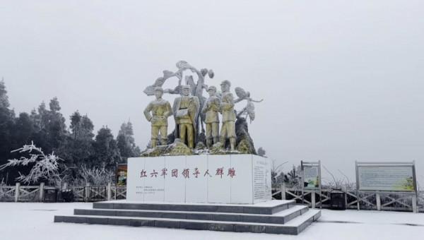 賞美圖，&OpenCurlyDoubleQuote;雲&rdquo;遊雙牌陽明山