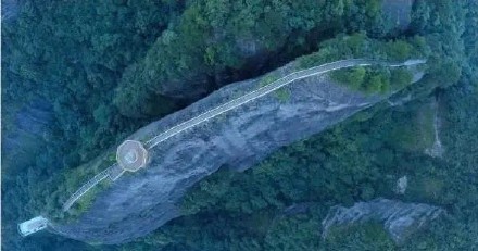 乘高空纜車,在天脊上行走,登玻璃觀景平臺享360°視覺盛宴 乘高空纜車,在天脊上行走,登玻璃觀景平臺享360°視覺盛宴