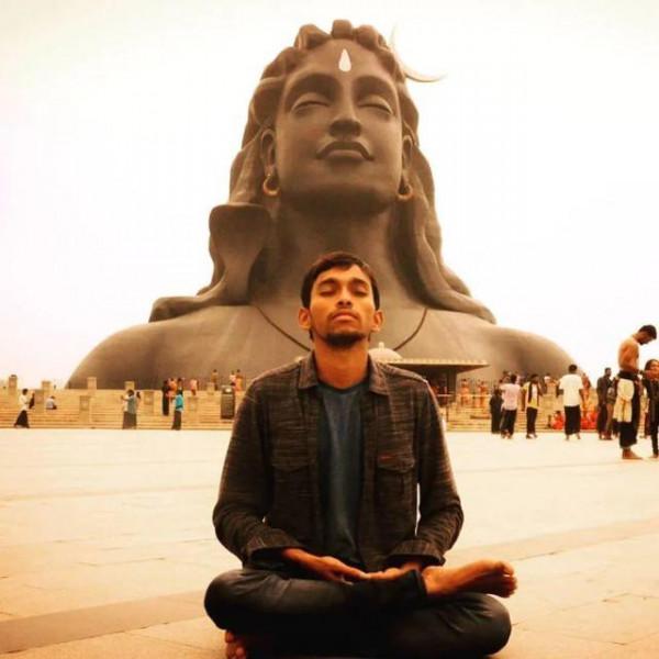 15巨像下面快樂做“小人”