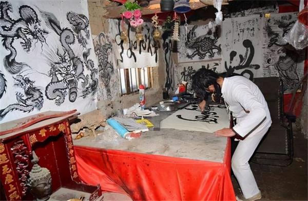 那個相信龍真實存在，離家出走上山尋龍17年的道長，現狀如何？