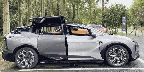 豪華純電動車賣不動？高合汽車8月銷量超越BBA給了答案