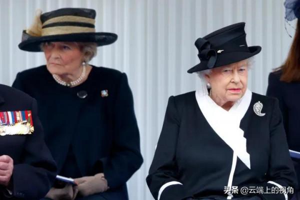 陪伴是最長情的&OpenCurlyDoubleQuote;告白&rdquo;，能24小時陪伴在女王身邊的人所剩無幾了