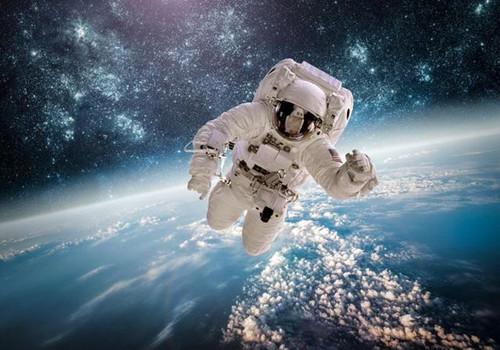 宇航員不小心掉進太空，如何返回飛船？兩個方法或許可以一試