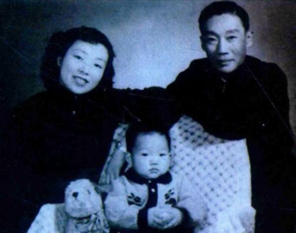 京劇青衣謝虹雯，一嫁英年早逝楊寶森，44歲二嫁張君秋相伴終生