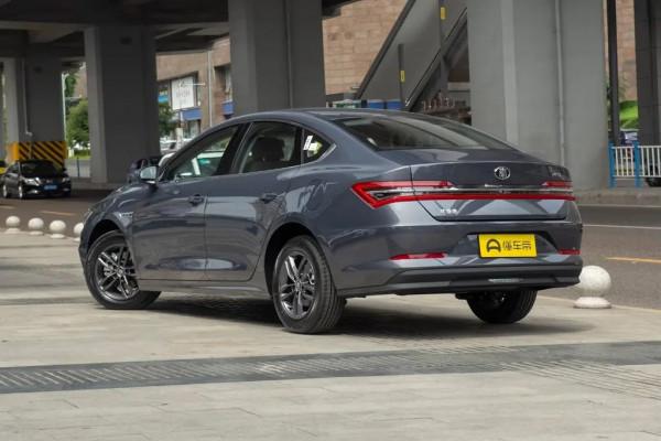 秦Pro：造型運動，搭載1.5T+6擋手動，配置討喜，適合年輕人