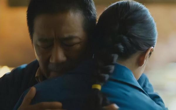 給過去一年“演技最好的10位老戲骨”排名，李幼斌第6，丁勇岱第2