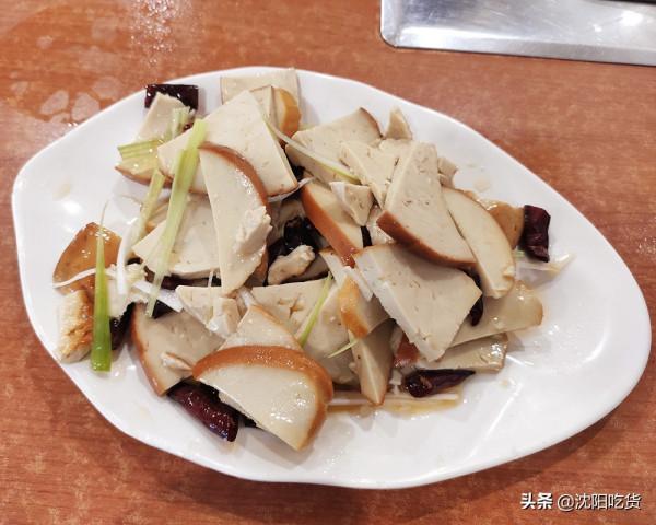 肉醬冷麵，還是酸甜口的，我想吃的就是這碗解暑神器