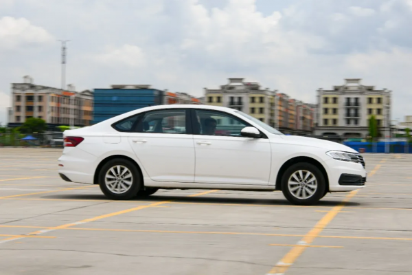 「實測」中、日、德家轎效能大比拼,這臺10萬級選手hold住全場 「實測」中、日、德家轎效能大比拼,這臺10萬級選手hold住全場