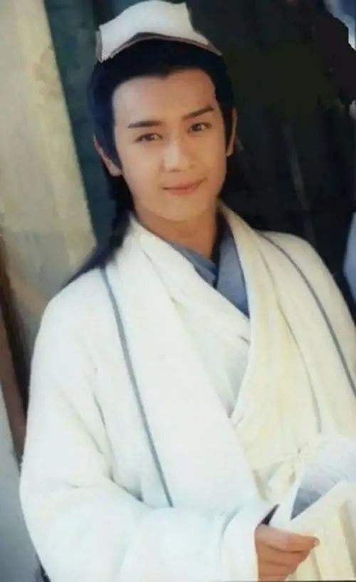 8位定居內地的港臺明星,有人購置上億豪宅,有人只能租房住 8位定居內地的港臺明星,有人購置上億豪宅,有人只能租房住