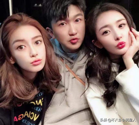 女星合照時的“小心機”,只P自己、伸手遮臉、戰術後縮 女星合照時的“小心機”,只P自己、伸手遮臉、戰術後縮