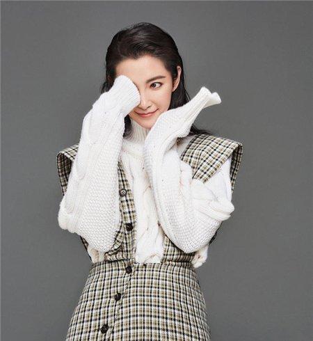 李冰冰厲害了,47歲還敢挑戰00後的“棋盤裙”,簡直時髦炸了 李冰冰厲害了,47歲還敢挑戰00後的“棋盤裙”,簡直時髦炸了