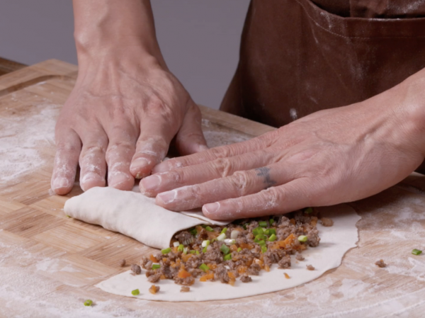 皮薄酥脆的牛肉千層餅，一口下去都是肉，滿口生津，讓人直呼過癮