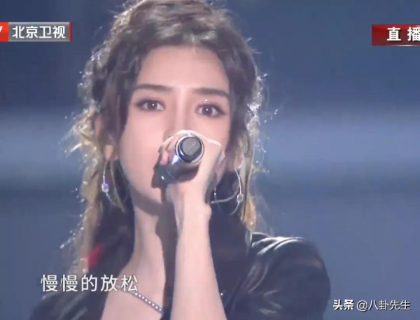 沸騰之夜眾星雲集：楊穎唱歌也瞪眼，吳宣儀臉圓，男藝人普遍發福