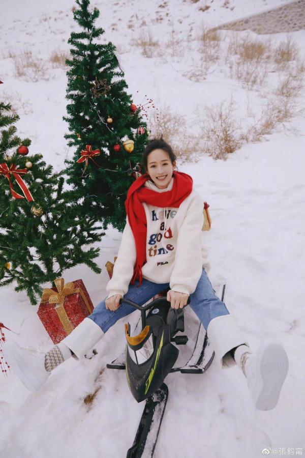 趙雅芝變馮程程，張鈞甯像雪精靈！分分秒秒被女明星聖誕照破防了