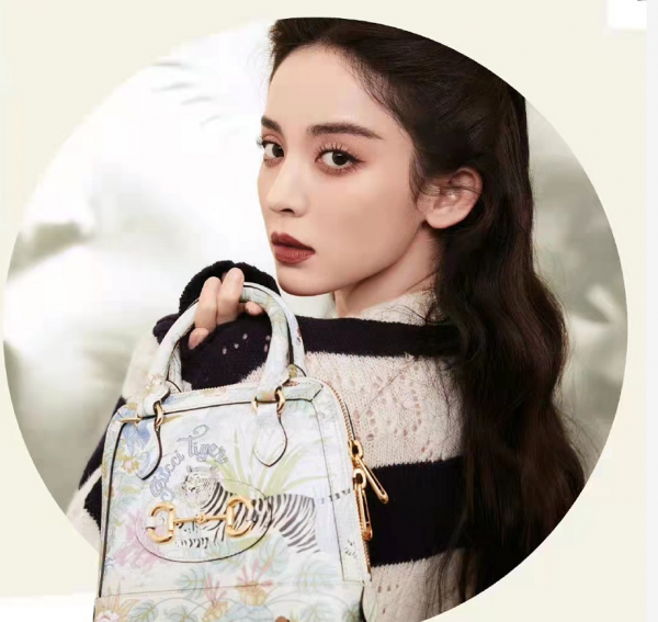 Gucci虎年放大招！劉雯梳大背頭直接把老虎穿身上，氣場比鄧倫強
