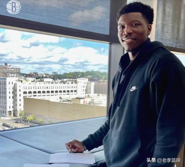 官宣！籃網黃蜂達成交易，湖人簽約億元，勇士利好，火箭玩火上身