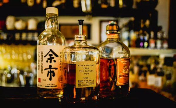 人生三品：如水 如酒 如茶