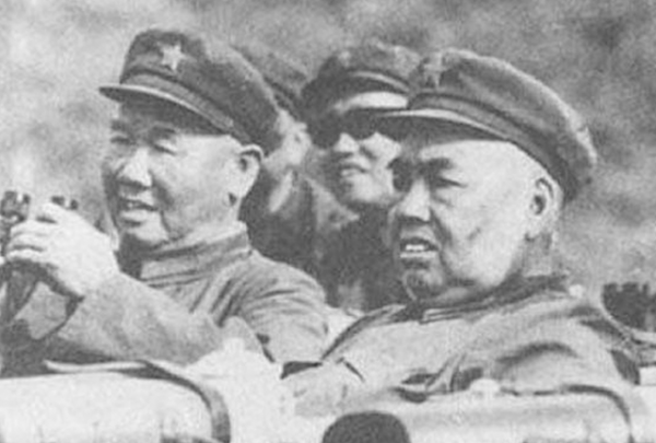 戰友犧牲，他遵守諾言把烈士母親認作媽，6年後，替戰友披麻戴孝