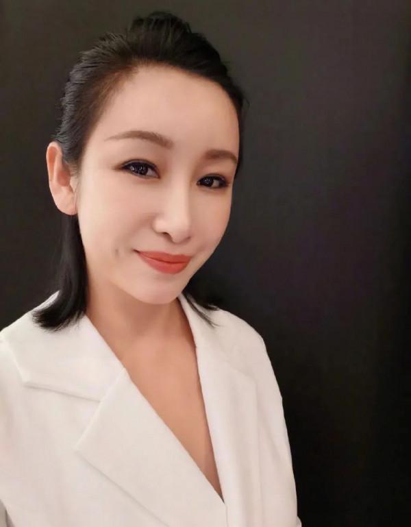 被李湘搶走富豪男友,出局後的秦海璐遇真愛,反觀李湘卻事業受阻 被李湘搶走富豪男友,出局後的秦海璐遇真愛,反觀李湘卻事業受阻