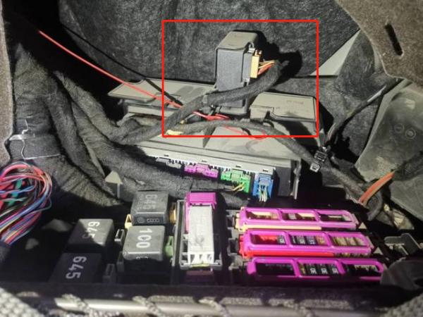 奧迪A7尾翼降不下去是什麼原因？