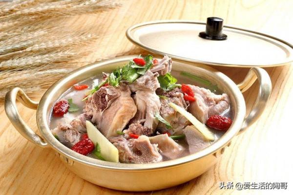 冬至到，不管有錢沒錢，吃2菜，食2肉，飲2茶，忌2味，健康過冬