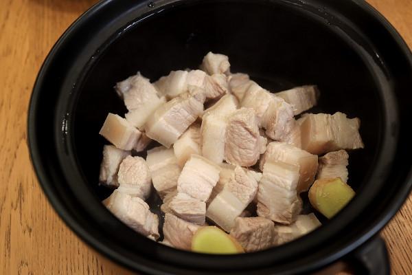 好吃的紅燒肉不放一滴水，噴香入味不膩不腥，這麼做特省事