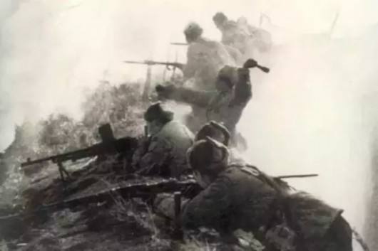 志願軍烈士黃繼光：犧牲時血已流盡，遺體雙手高舉難以入殮