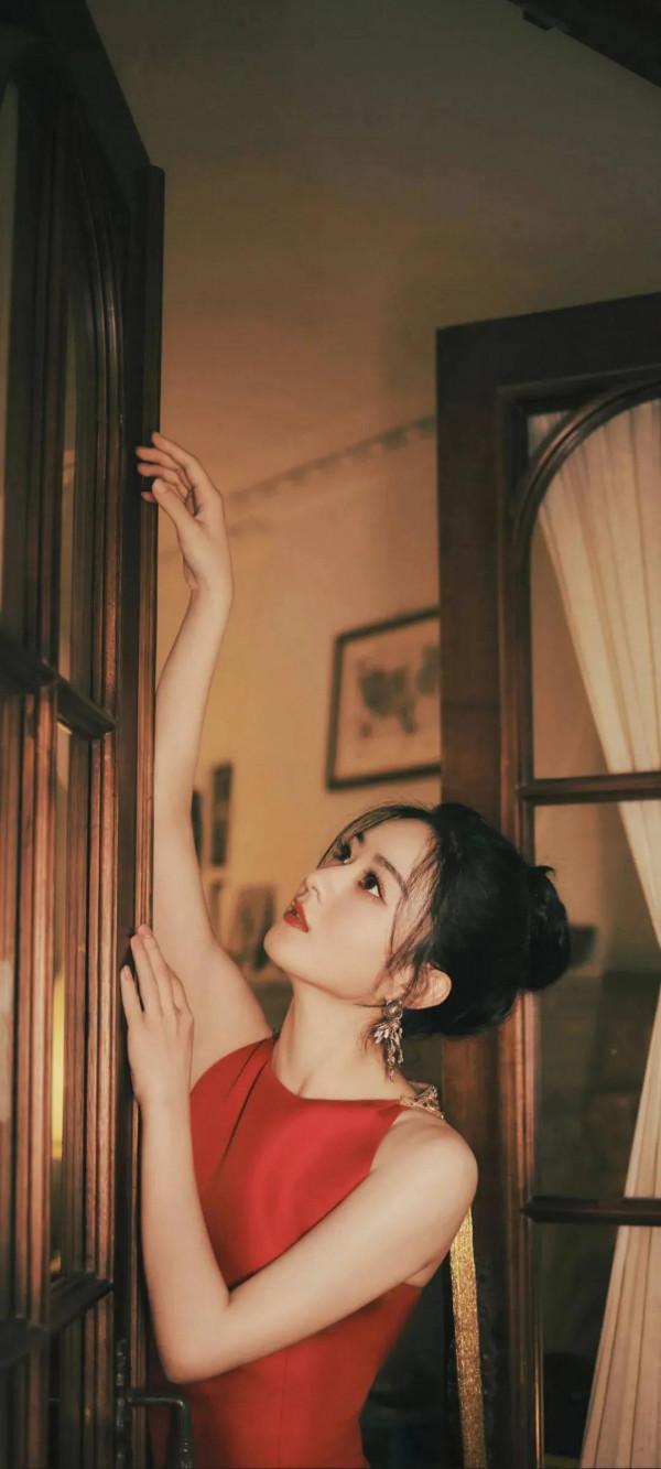 趙麗穎甜美全面屏桌布