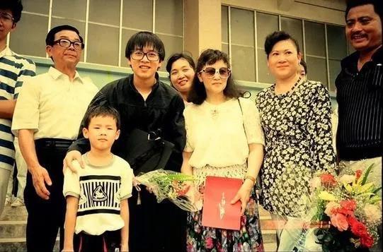 張雨生去世24年，母親孤獨守墓，苦守舊居10年的女朋友如今怎麼樣