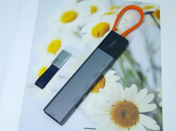 超薄本的好搭檔，米物五合一多功能擴充套件塢，高效辦公快人一步