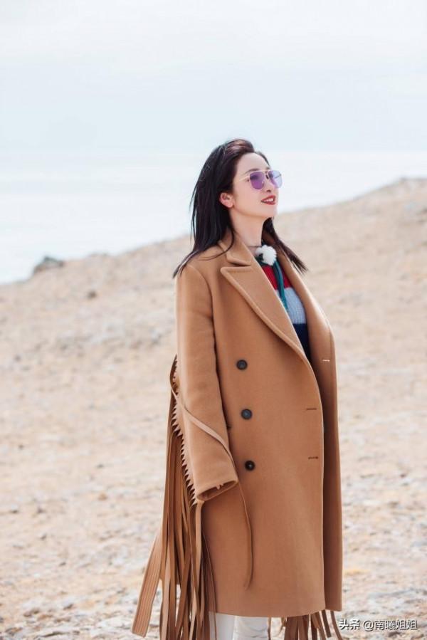 奔五的女人,儘量少穿“一身黑”!多穿這3種“顯白色”,真減齡 奔五的女人,儘量少穿“一身黑”!多穿這3種“顯白色”,真減齡