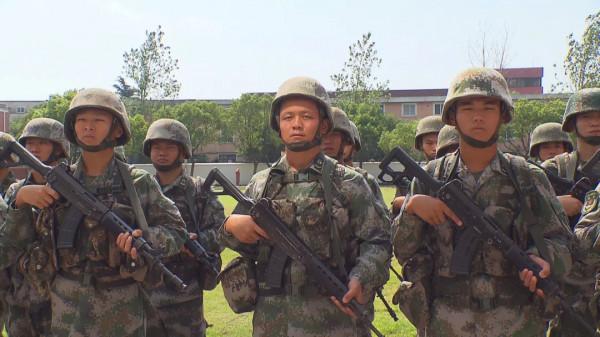 中秋萬家團圓之時,金山有一群人卻沒有回家…… 中秋萬家團圓之時,金山有一群人卻沒有回家……