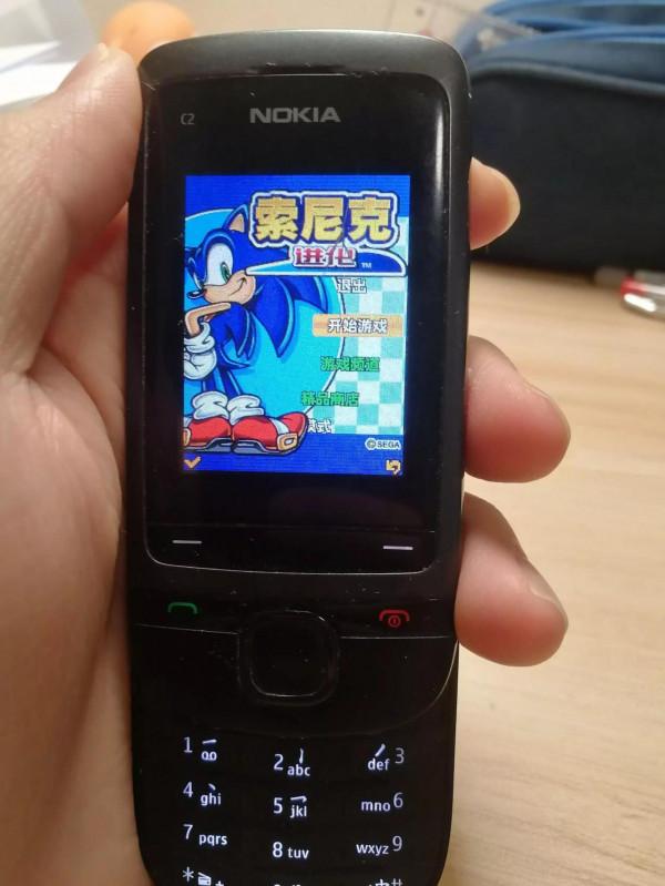 當年砸核桃的諾基亞，一晃八九年過去了