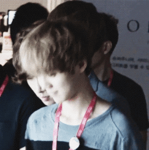 鹿晗亮相十週年