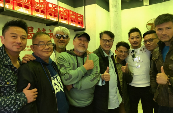 一眾周星馳配角齊聚內地！梁家仁高雄鬚髮皆白，64歲袁祥仁精神足