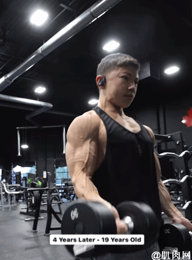 4年過去，“迷你施瓦辛格”怎麼樣了？網友：健身果然長不高