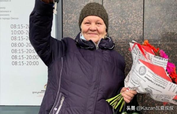 俄羅斯老婦在鐵桶裡生活35年,沒水沒電沒暖氣,稱住這比養老院強 俄羅斯老婦在鐵桶裡生活35年,沒水沒電沒暖氣,稱住這比養老院強