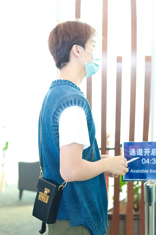 馬天宇人氣下滑？白T配馬甲看著挺低調，但是顏值真沒怎麼變