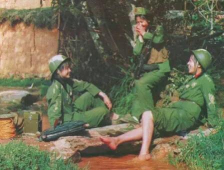 越南傳奇女狙擊手死因:因蹲姿暴露性別,被美軍當場狙殺 越南傳奇女狙擊手死因:因蹲姿暴露性別,被美軍當場狙殺