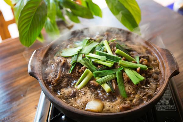 冷!冷!冷!廣東人,這幾種熱辣辣的砂煲美食,天冷吃最對味 冷!冷!冷!廣東人,這幾種熱辣辣的砂煲美食,天冷吃最對味