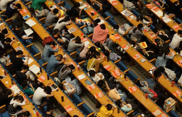 女孩慶生花費12萬，無錢支付請家長，父母：家中積蓄只夠賠一半