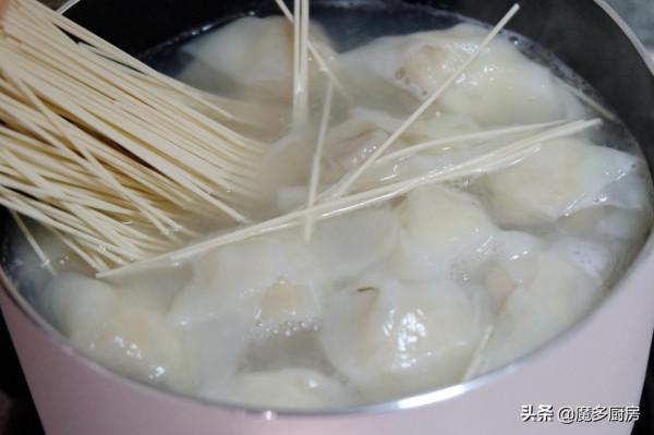 天冷了,花10分鐘時間煮一鍋餛飩麵,吃得暖暖和和的,簡單又美味 天冷了,花10分鐘時間煮一鍋餛飩麵,吃得暖暖和和的,簡單又美味