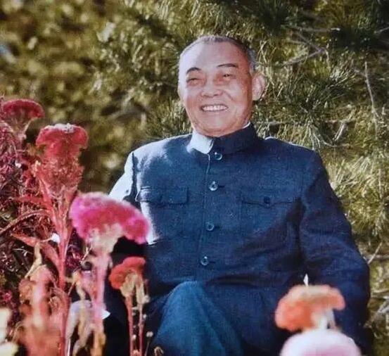 他19歲入黨,敢對毛主席說真話,還被主席接到北京,兒子也很優秀 他19歲入黨,敢對毛主席說真話,還被主席接到北京,兒子也很優秀