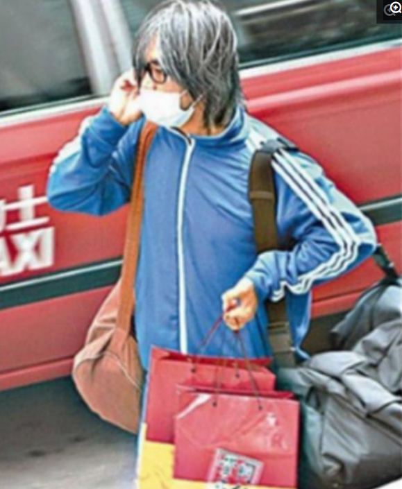 看完黃曉明出行的排場,再看看周星馳出行的排場,差距太大了 看完黃曉明出行的排場,再看看周星馳出行的排場,差距太大了